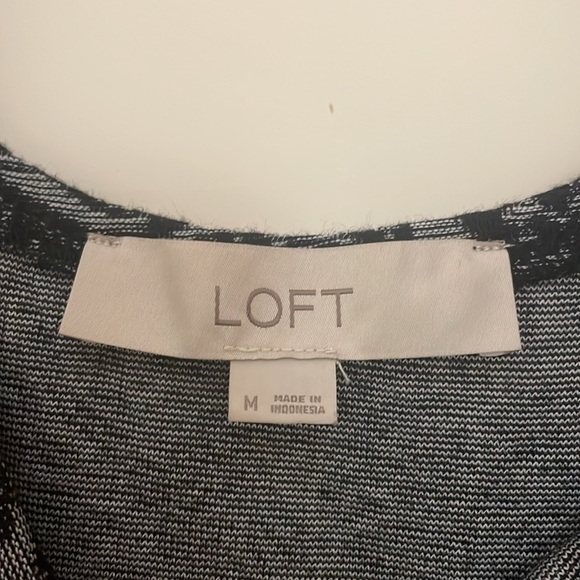 3 for $25! Loft floral print black & grey long sleeve top, size M - Picture 2 of 4